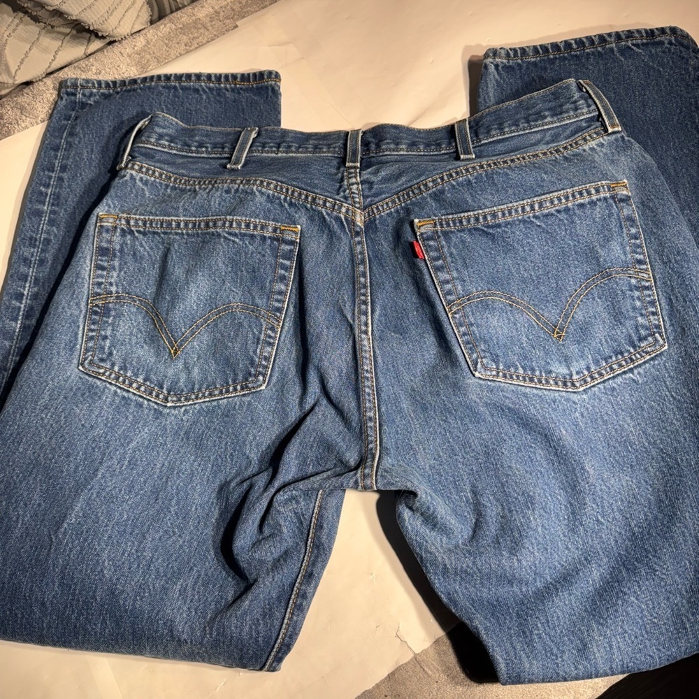 Vintage Levi’s 100% Cotton Jeans – Made in Dominican Republic (W38 L32) - Picture 6 of 12